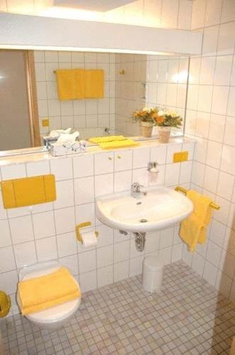 Hotel Pfaelzer Hof, Zum Schokoladengiesser Rodalben Luaran gambar